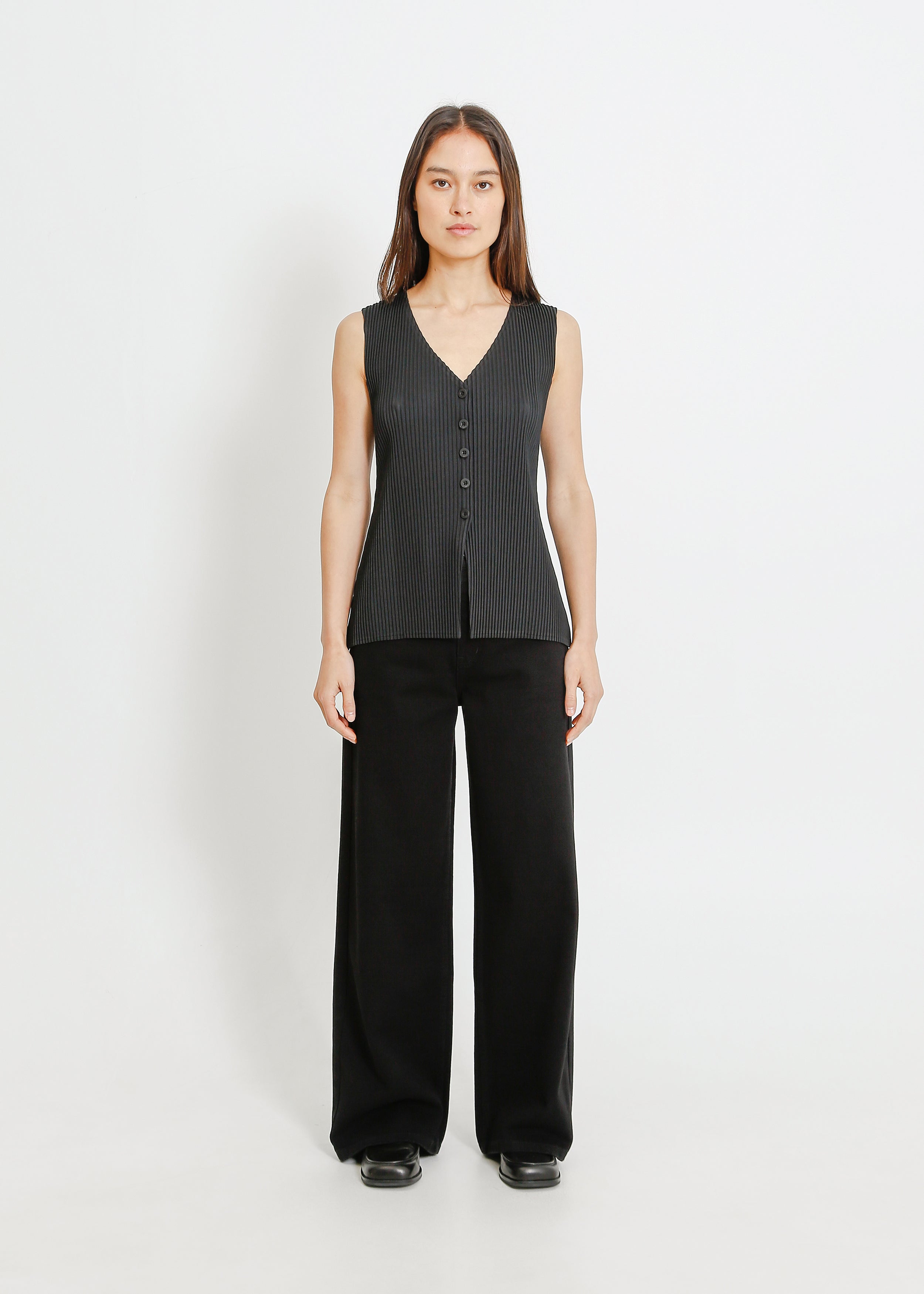 Leonie Pleat Vest / Black | ALPHA60
