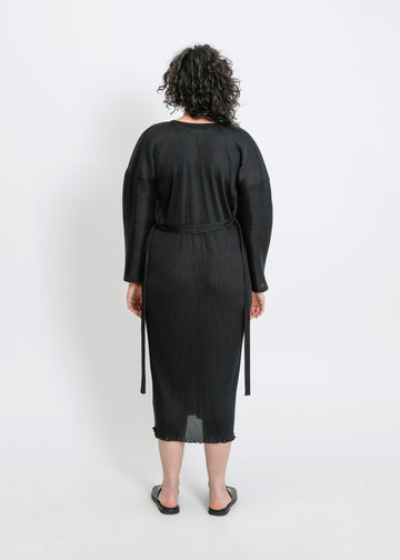 VIOLET PLEAT DRESS / BLACK