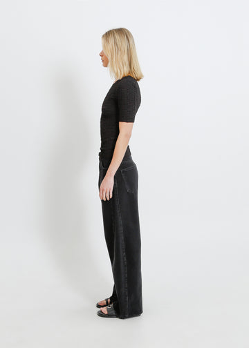 SUTTON PLEAT TEE / BLACK