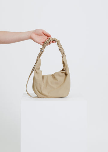 CRESCENT GATHER BAG / TAUPE