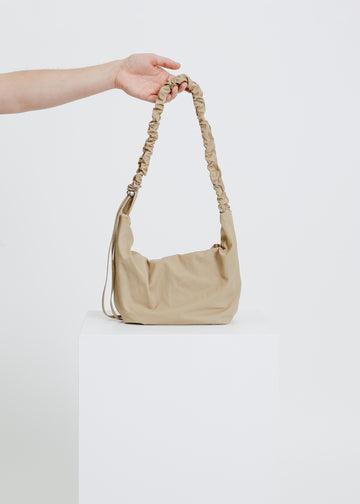 CRESCENT GATHER BAG / TAUPE