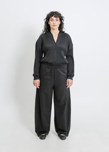 TARAN PLEAT HOODIE / BLACK