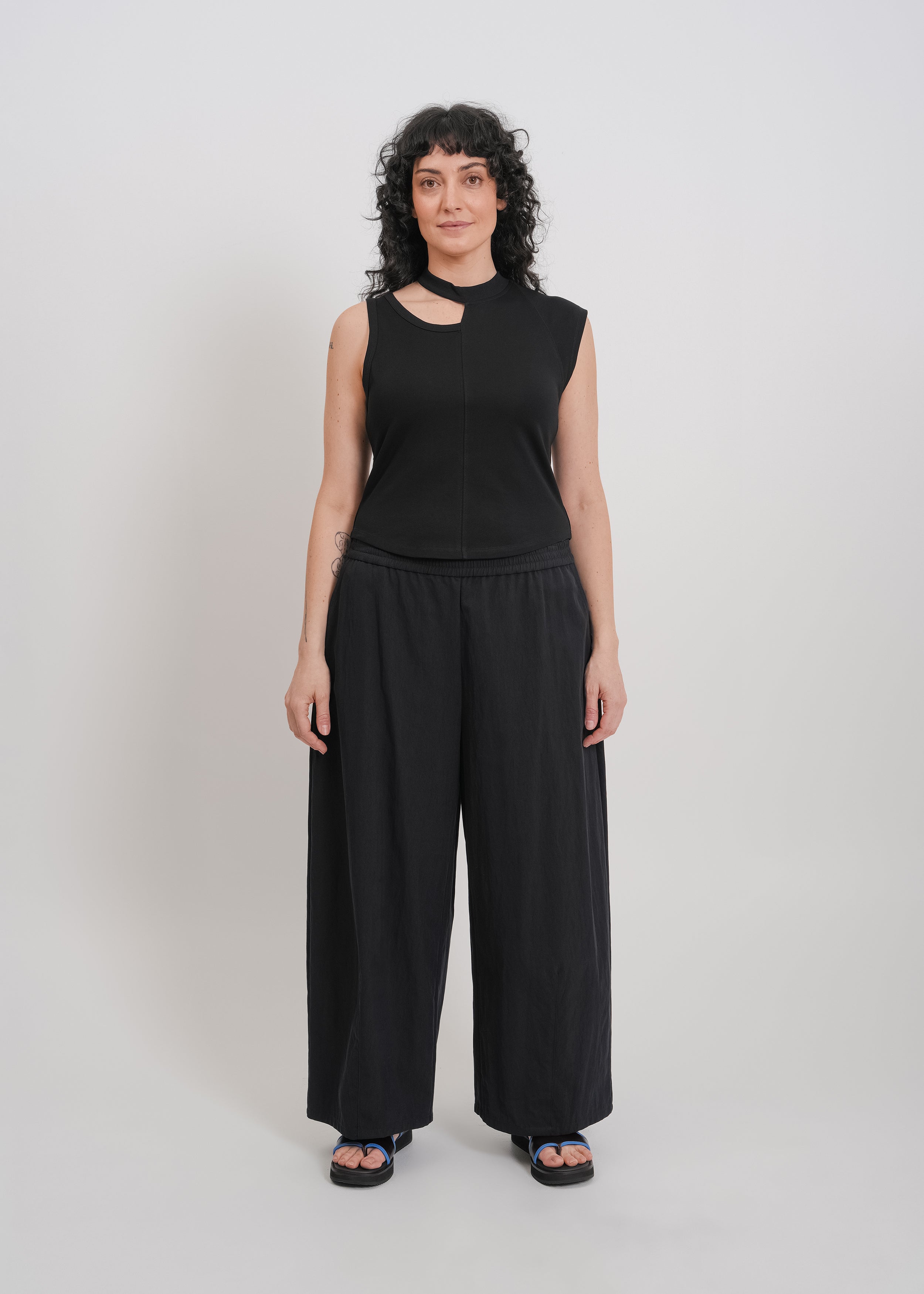 Irene Asymmetrical Tank / Black | ALPHA60
