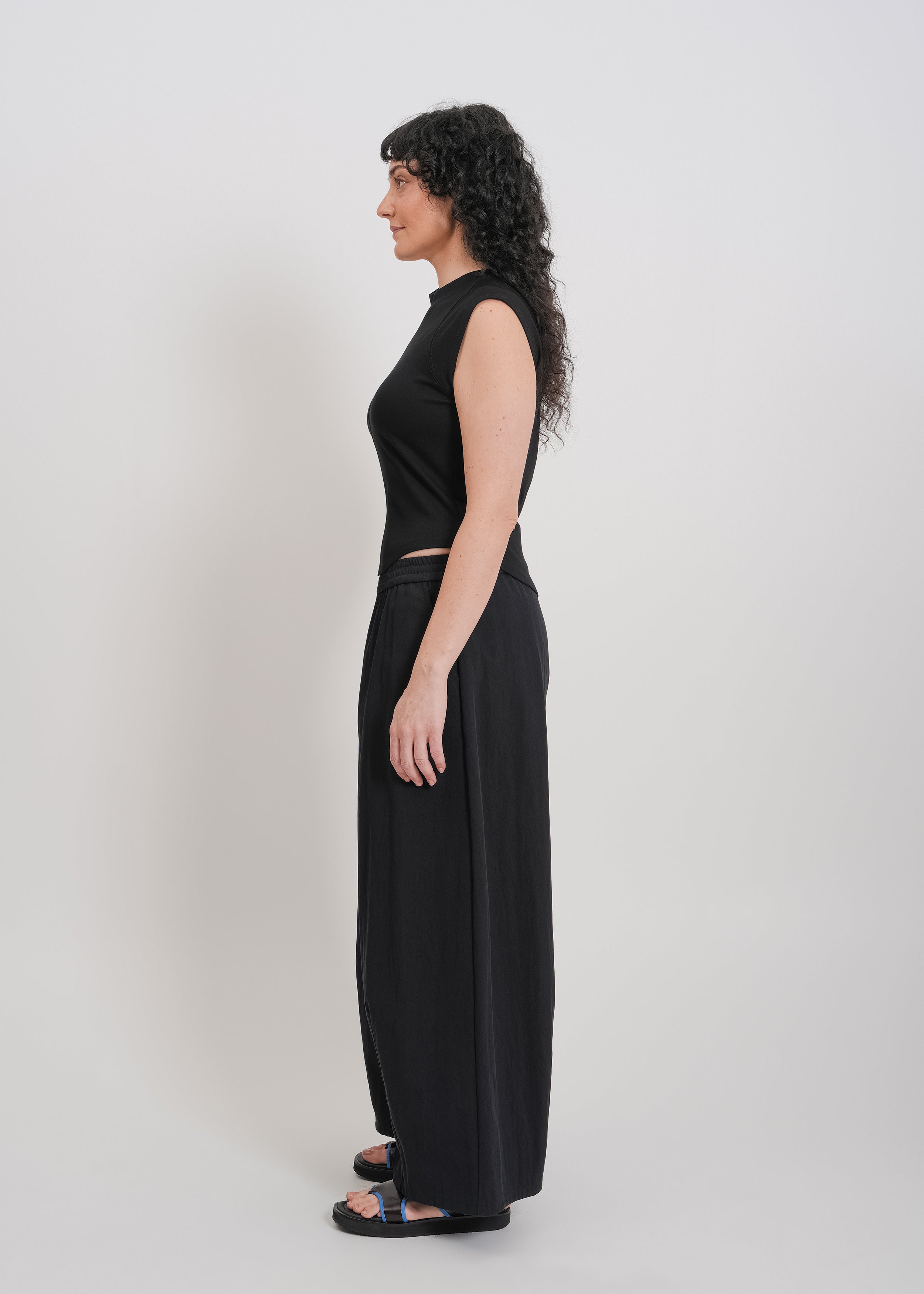 Irene Asymmetrical Tank / Black | ALPHA60