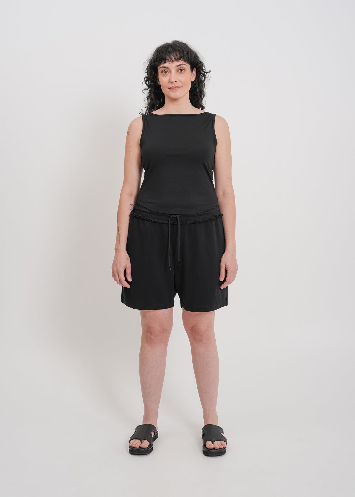 Arwen Short / Black - 
Black (image 6)