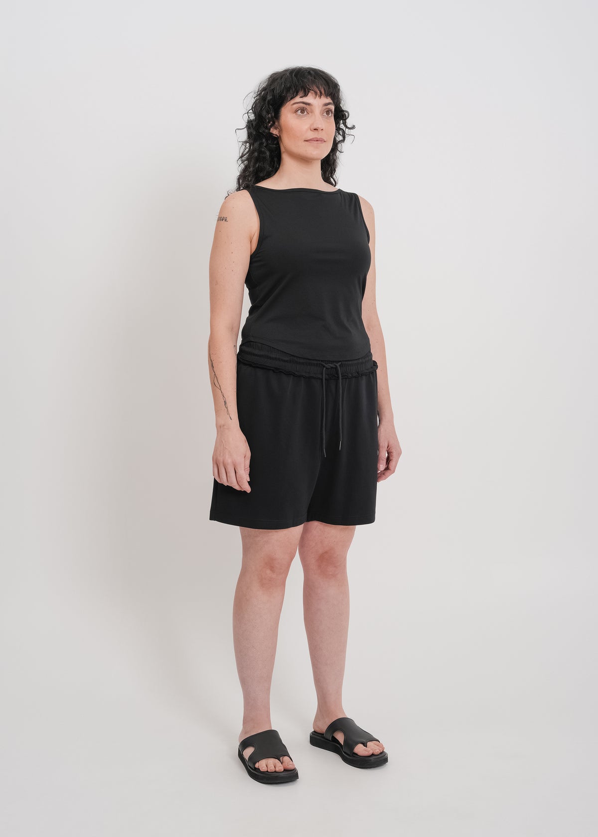 Arwen Short / Black - 
Black (image 7)