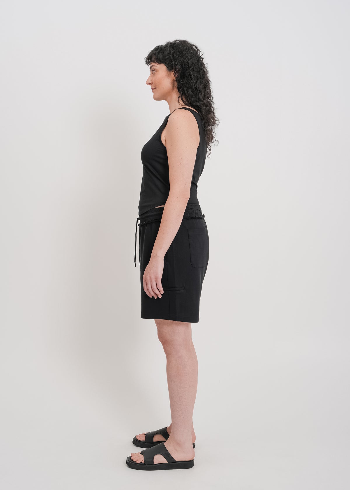 Arwen Short / Black - 
Black (image 8)