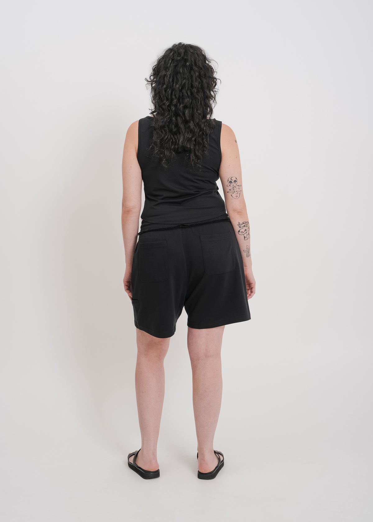 Arwen Short / Black - 
Black (image 9)