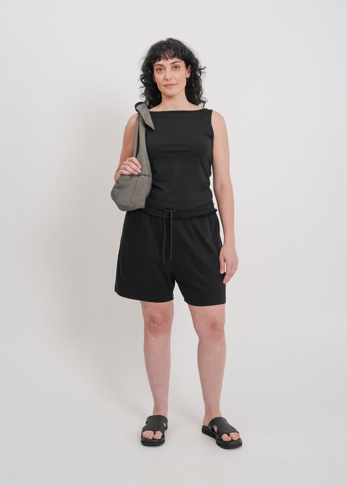 Arwen Short / Black - 
Black (image 10)