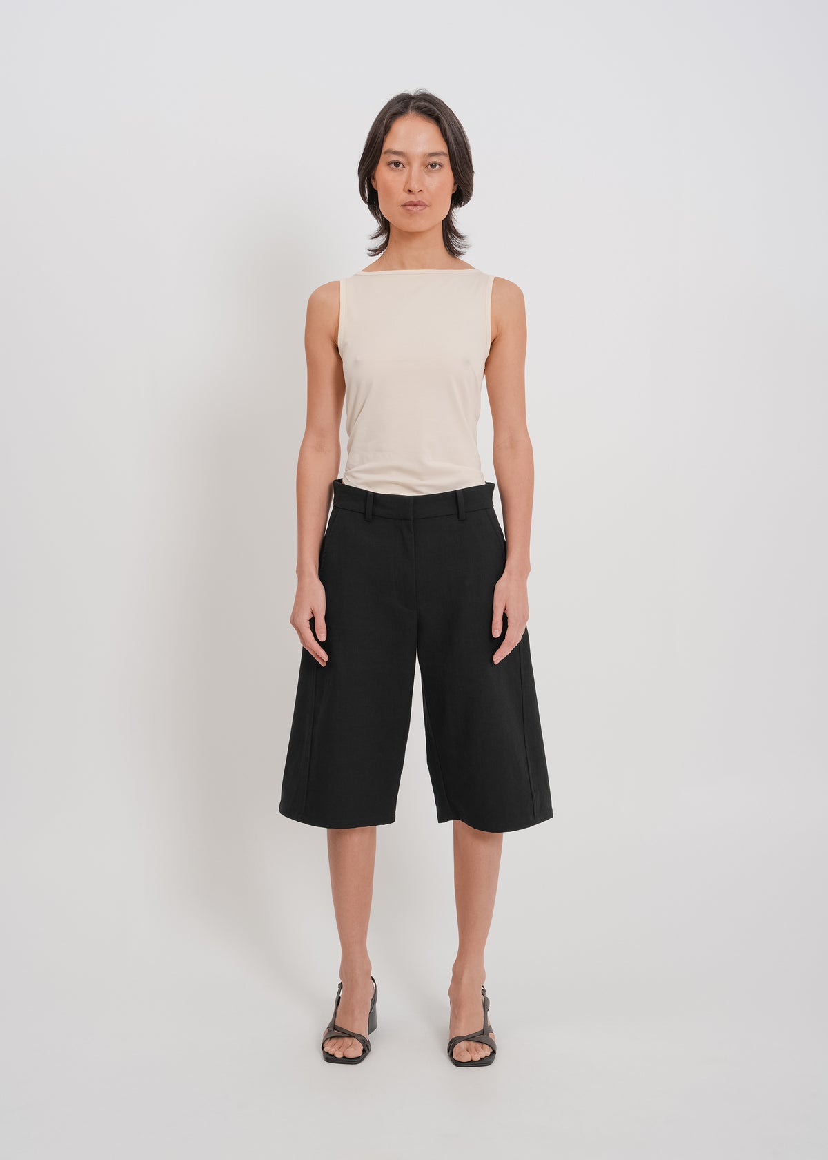 Hanna Short / Black - 
Black (image 1)