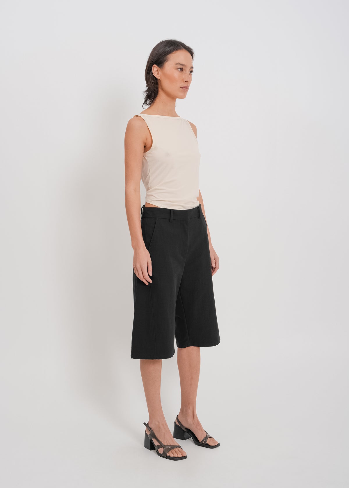 Hanna Short / Black - 
Black (image 2)