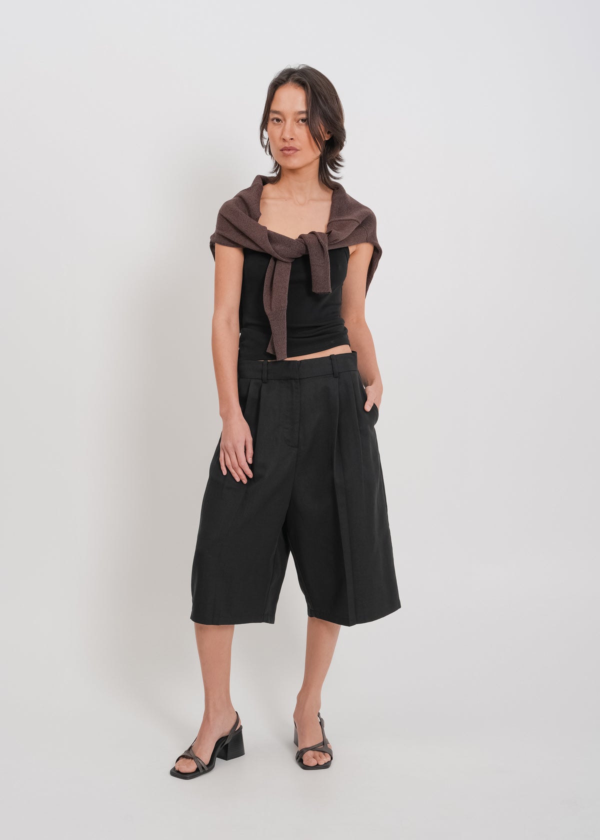 Saige Tailored Short / Black - 
Black (image 5)