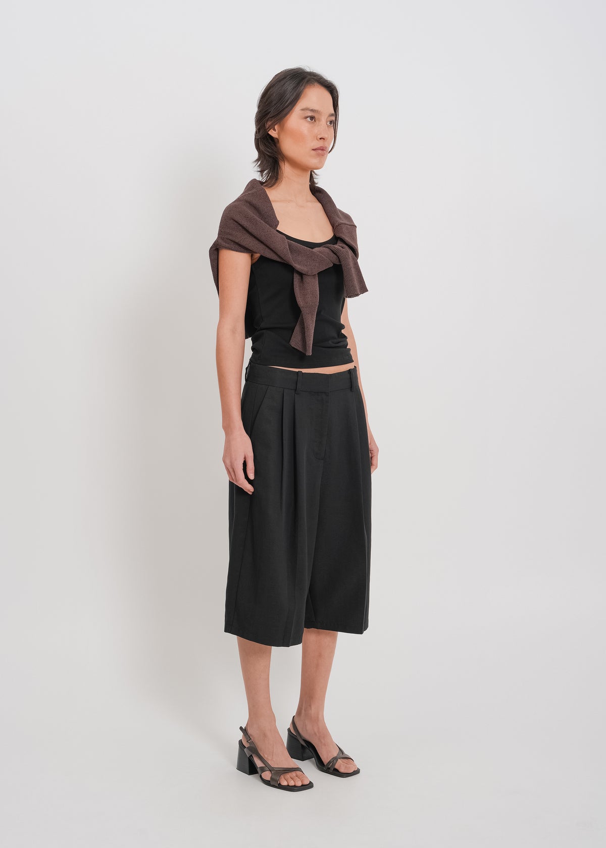 Saige Tailored Short / Black - 
Black (image 2)