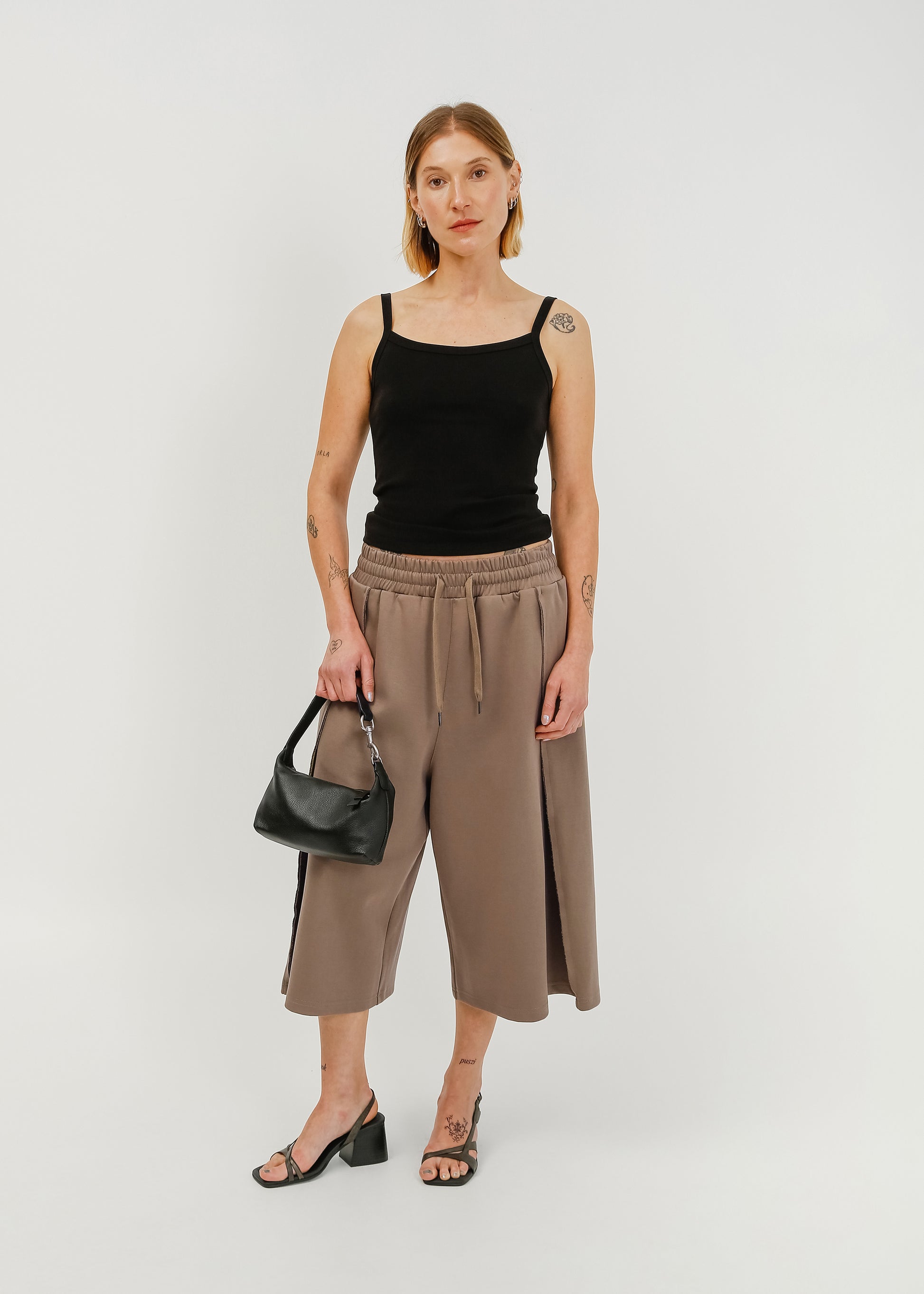 Cyrus Short / Washed Taupe - 
Washed Taupe (image 6)