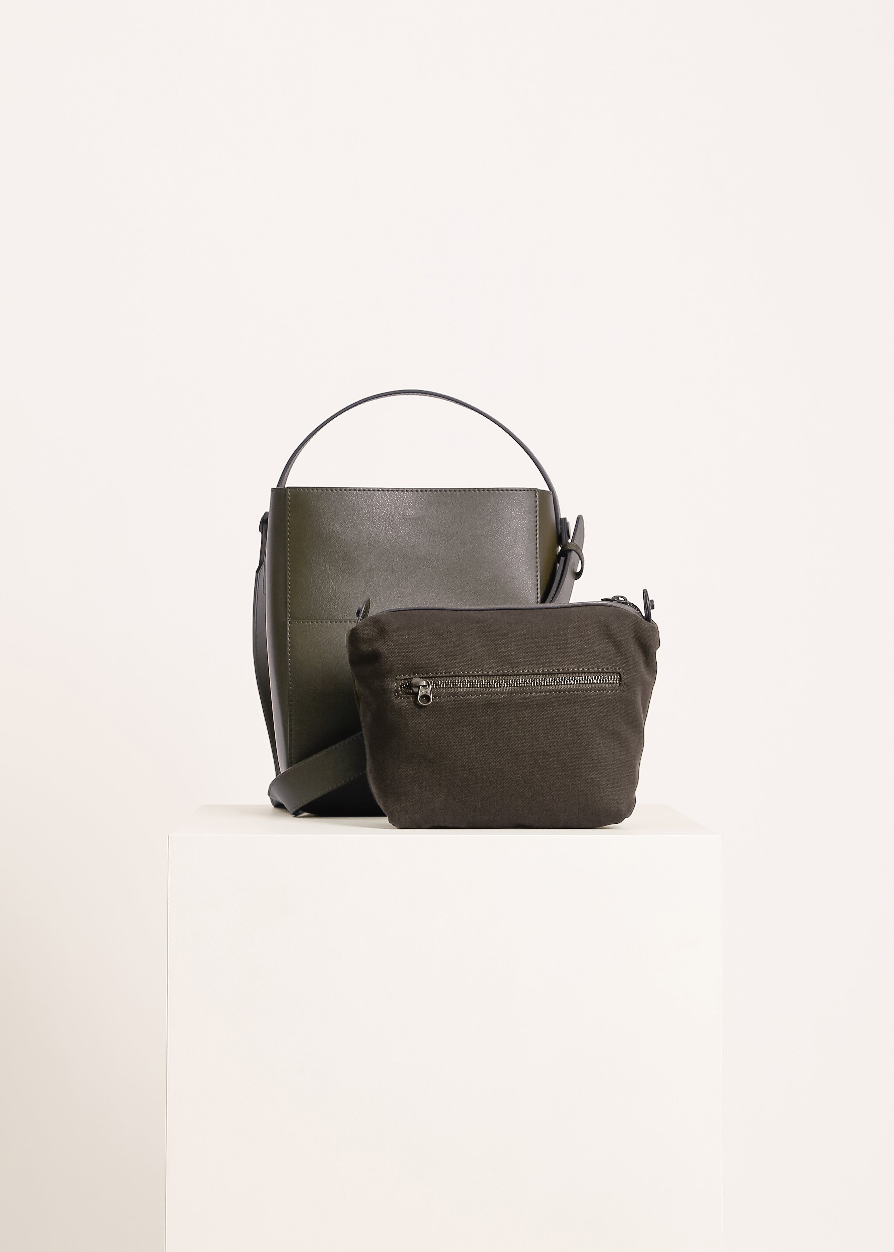 Emblème leather tote bag khaki - Women | BALMAIN