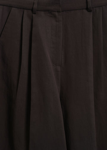 Saige Tailored Short / Chocolate