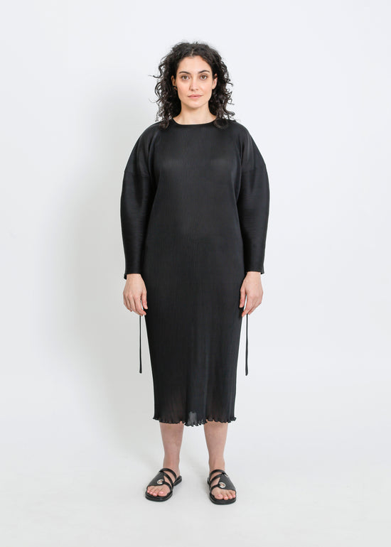 VIOLET PLEAT DRESS / BLACK