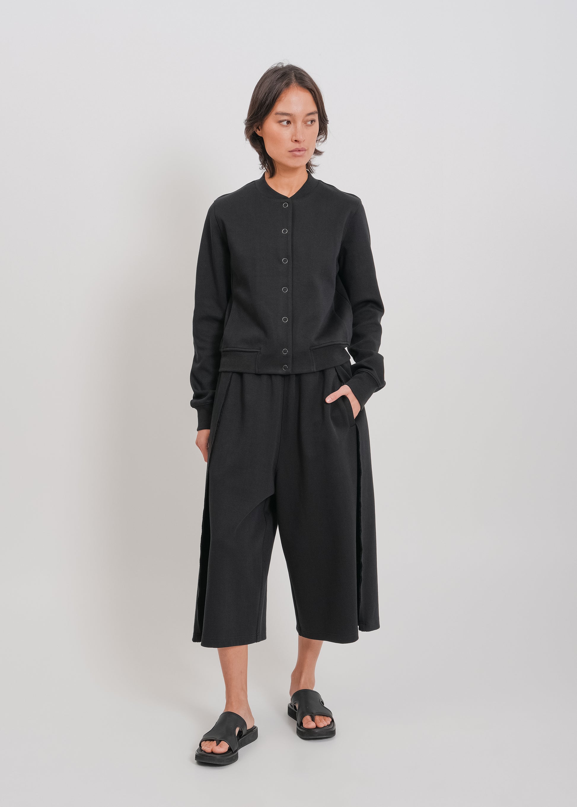 Base Bomber / Black - 
Black (image 2)