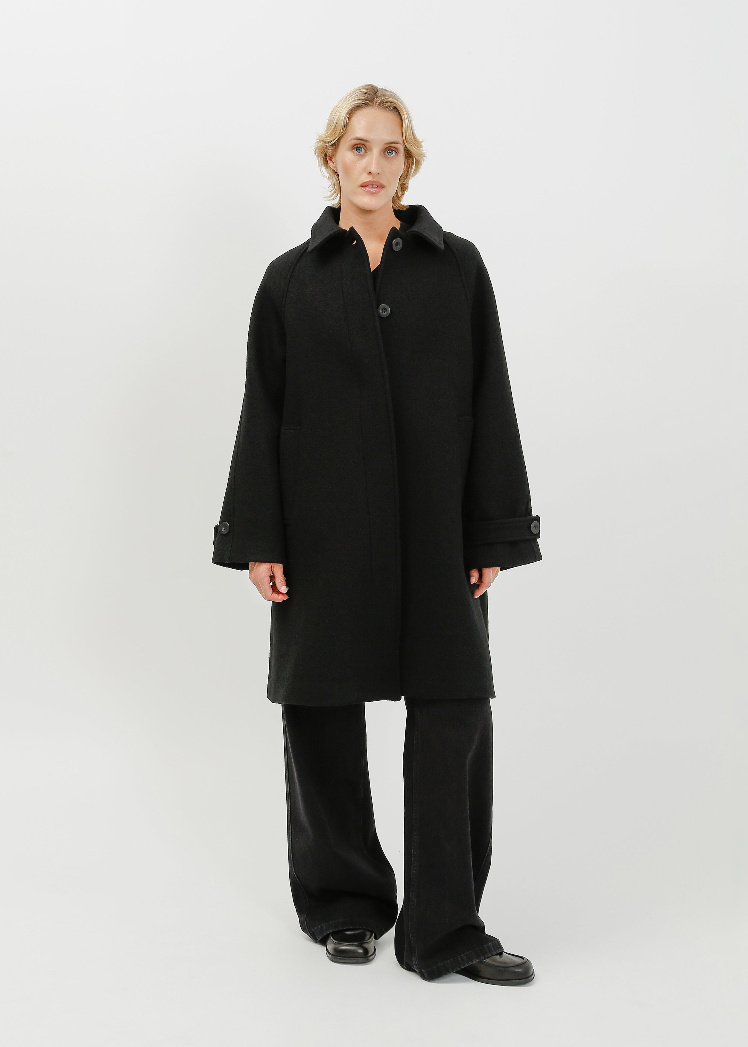 SACRA サクラ WOOL SILK HERRIGBONE SHORTCOAT Saskia Coat / Black | ALPHA60